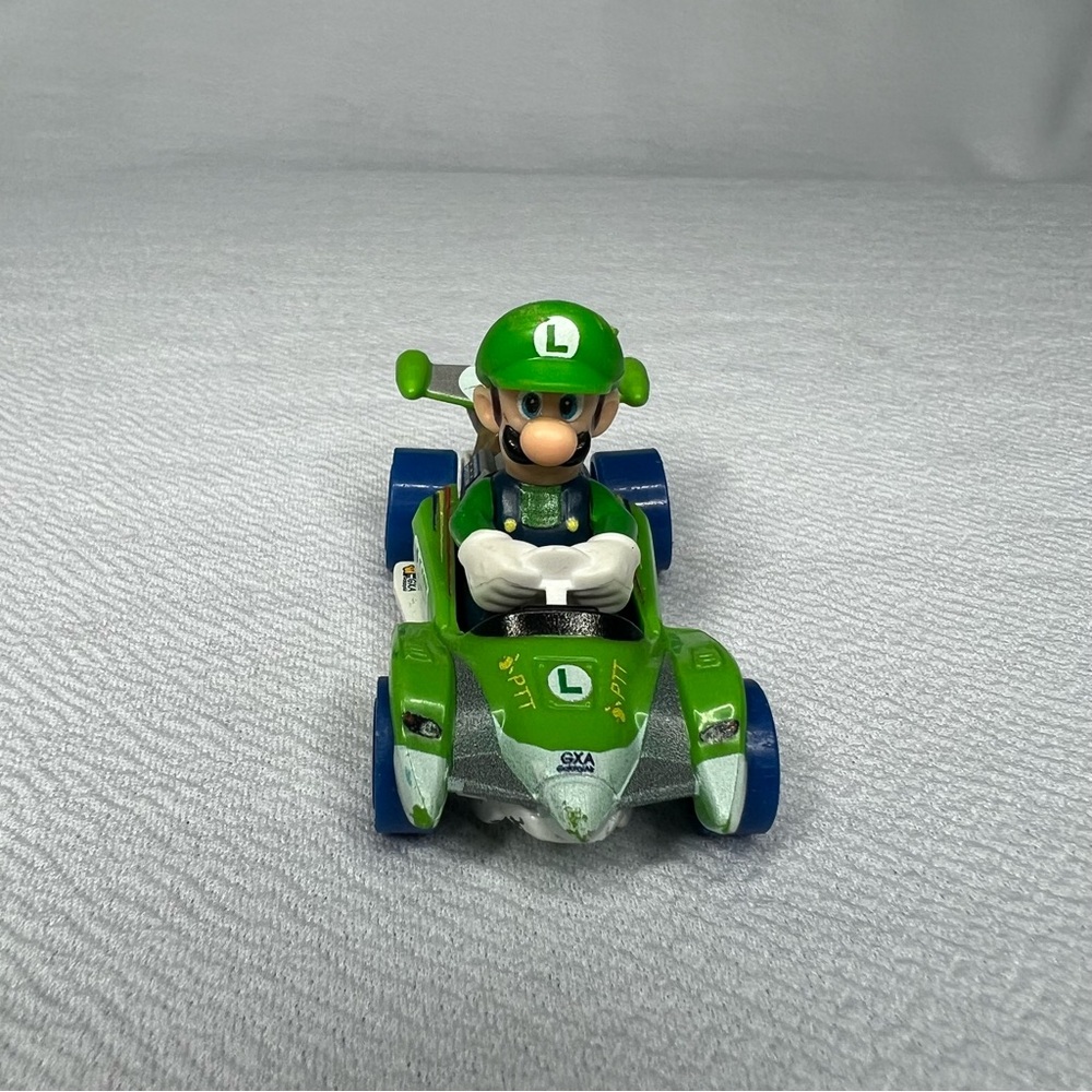 Hot Wheels Mario Kart Luigi Standard Kart 2018 Mattel Nintendo Diecast - Picture 2 of 6